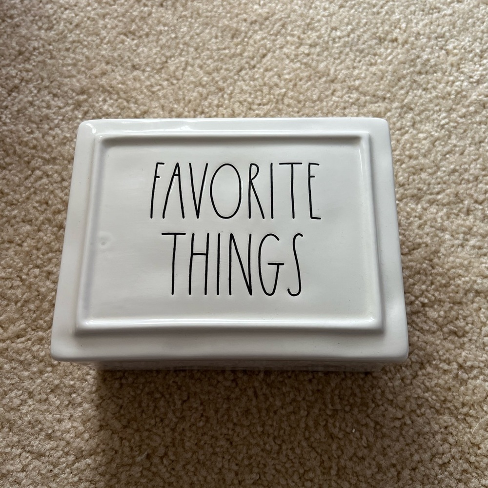 Rae Dunn Ceramic Trinket Box. “Favorite Things” EUC